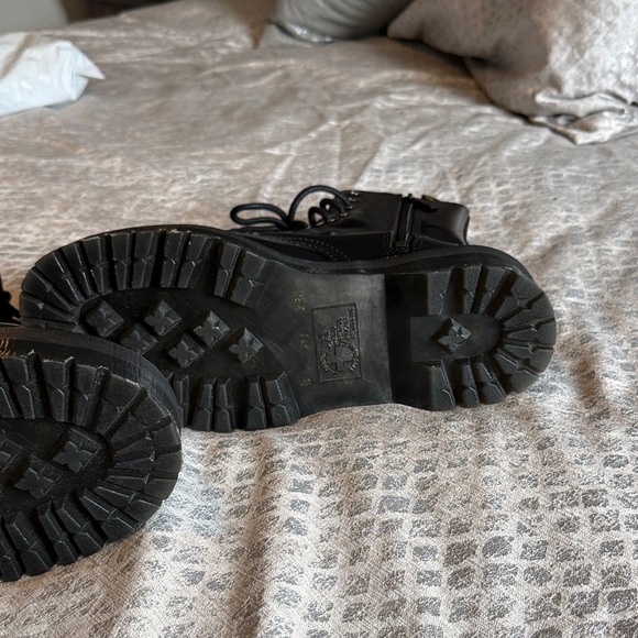 Dr. Martens Jadon Boot Smooth Leather Platforms NWOT - Picture 6 of 9